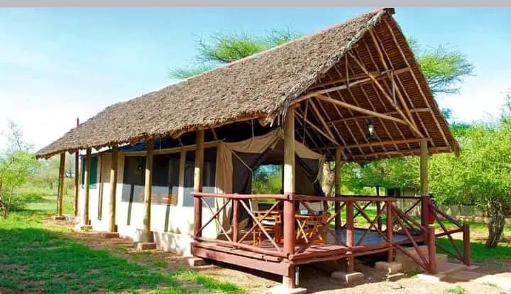 Commercial resort makuti roofing project